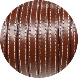Cordon de cuir plat 10mm marron cognac coutures vendu au mètre-Premium Cordon de cuir plat 10mm marron cognac coutures vendu au mètre-Premium