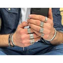 Grosse bague 20mm avec labyrinthe en étain placage argent