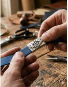 Fermoir magnetique gravé de symboles géométriques pour cuir plat de 10mm