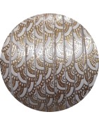 Cuir plat 5mm imprimé dentelle dorée sur fond blanc en vente au cm