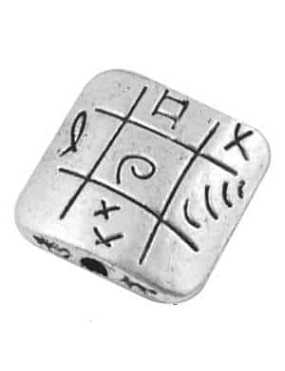 Perle carree plate gravee symboles-12.5mm