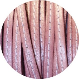 Cordon de cuir plat 5mm vieux rose couture blanche vendu au metre