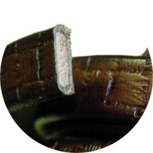 Cuir plat marron en relief de 15mm par 4mm-vente au cm