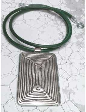 Collier ras de cou vert militaire avec superbe plaque tribale livré en kit