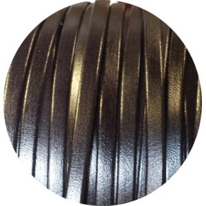 Cordon de cuir plat lisse de 7mm de couleur noire en vente au cm