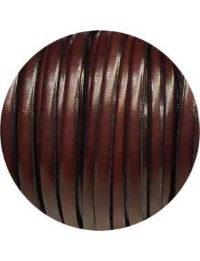 Cordon de cuir plat lisse de 7mm de couleur marron soutenu en vente au cm