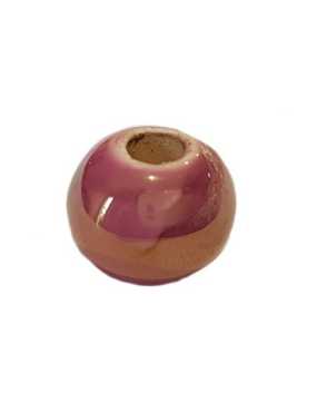 Perle boule de 12mm en céramique framboise nacré