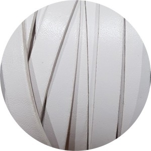 Cordon de cuir plat 10mm couleur blanc satiné vendu au mètre