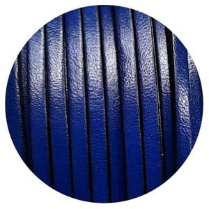 Cordon de cuir plat 3mm de couleur bleu marine vif en vente au cm